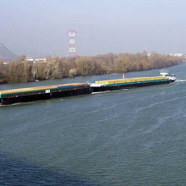 Transport fluvial de 172 conteneurs EVP au départ de Fos-sur-Mer et à destination des ports fluviaux du bassin rhône-Saône.
